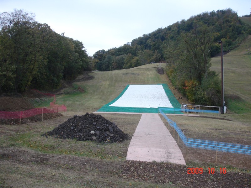 Ez lesz a sípálya új (fő)bejárata a büfé/pénztár felöl