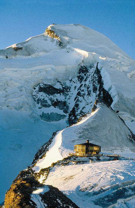 A világ legmagasabban fekvő forgó étterme - Mittelallalin