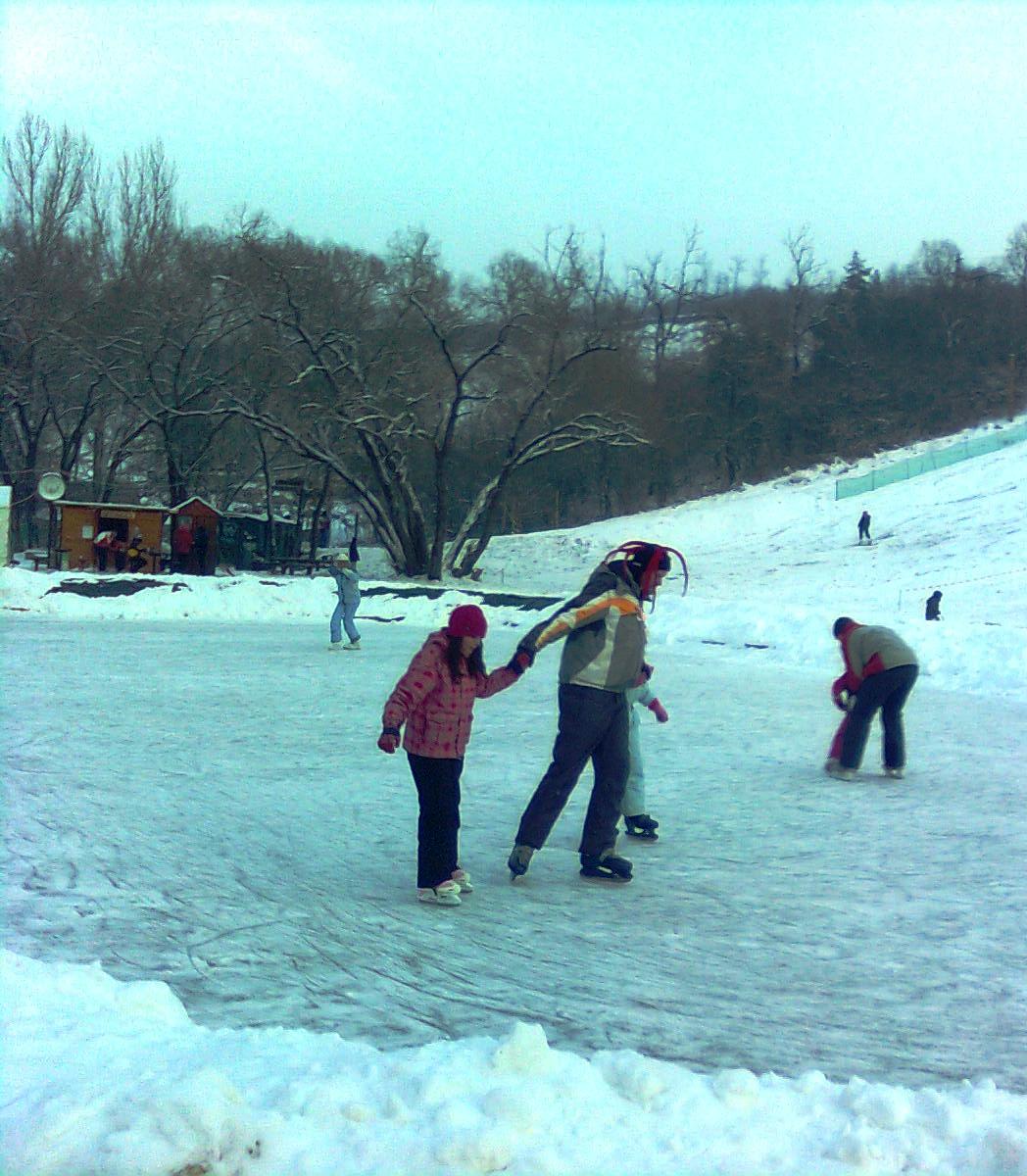 a zebegényi jégpálya