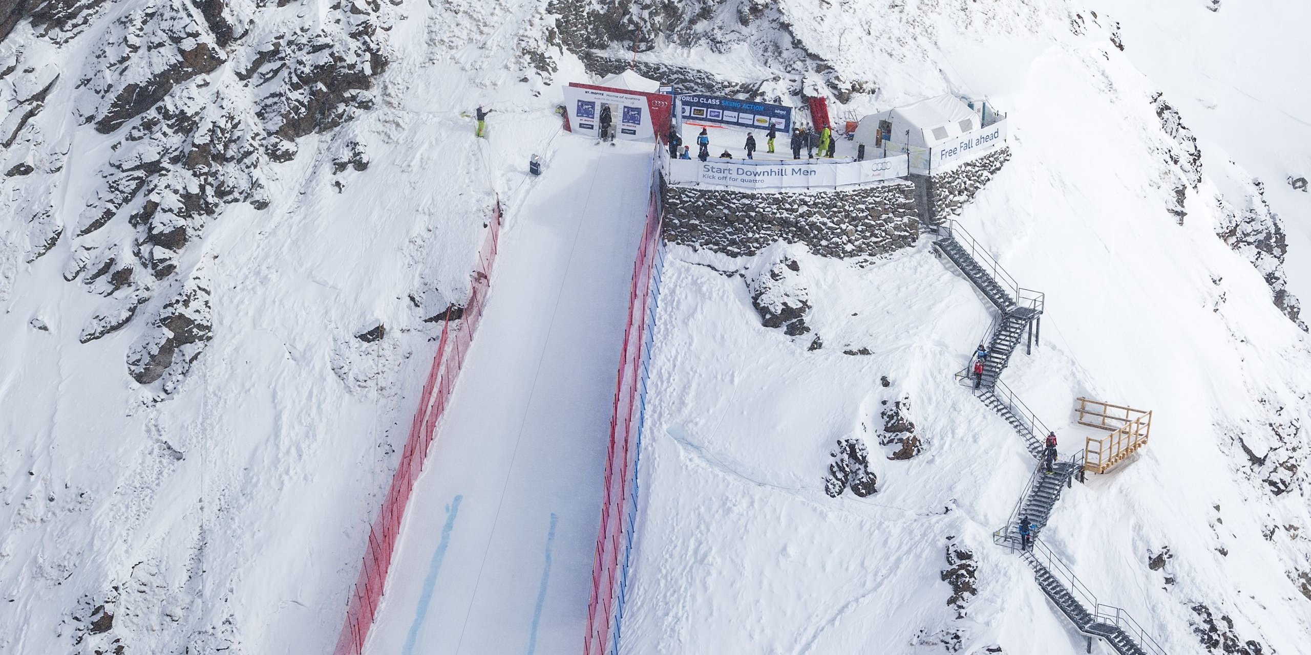 Ilyen meredek lejtővel indul a pálya