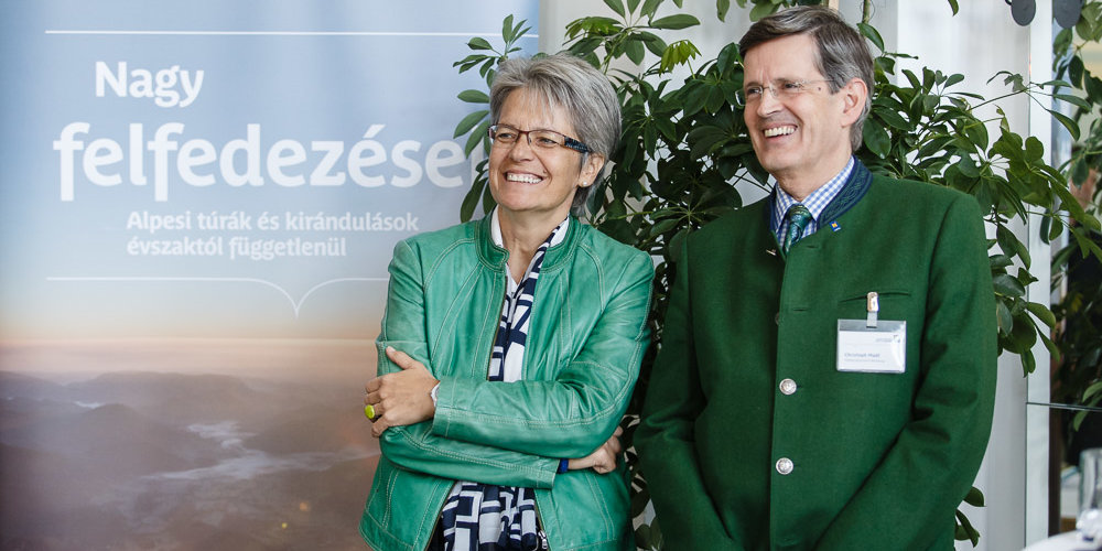 Petra Bohuslav turizmusért és gazdaságért felelős tartományi miniszter és Prof. Christoph Madl a Niederösterreich-Werbung ügyvezetője Budapesten