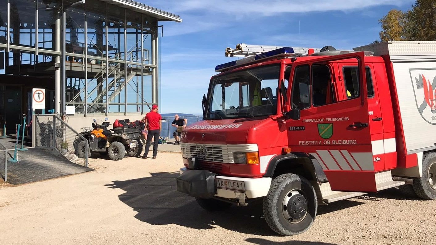 Tűzoltóautó a lift hegyállomásánál (Kép: FF Feistritz ob Bleiburg)