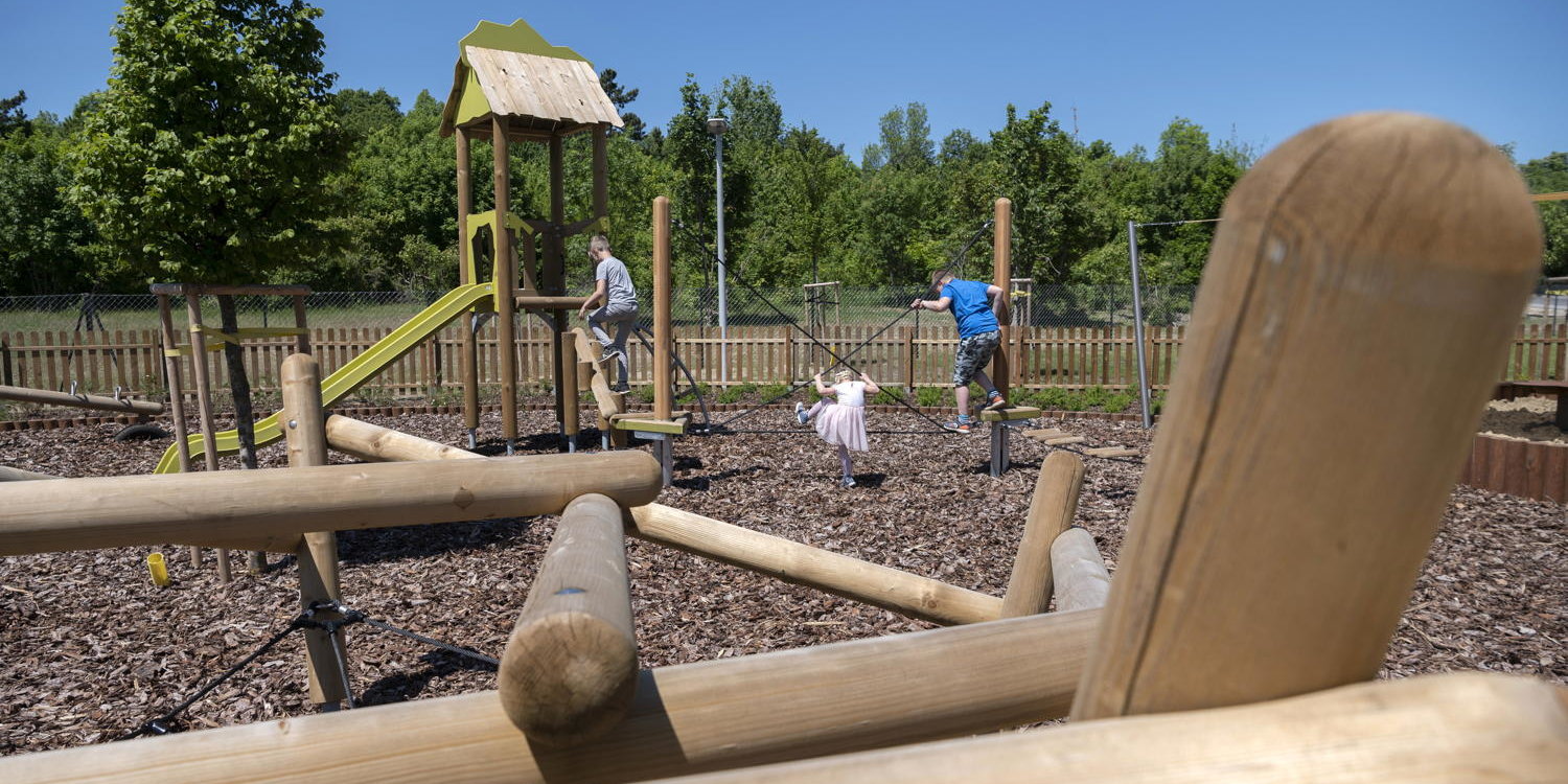 Az egykori Hotel Olimpia helyén épült Eötvös Loránd park a XII. kerületi Eötvös úton, a Normafánál 2020. május 22-én. MTI/Szigetváry Zsolt