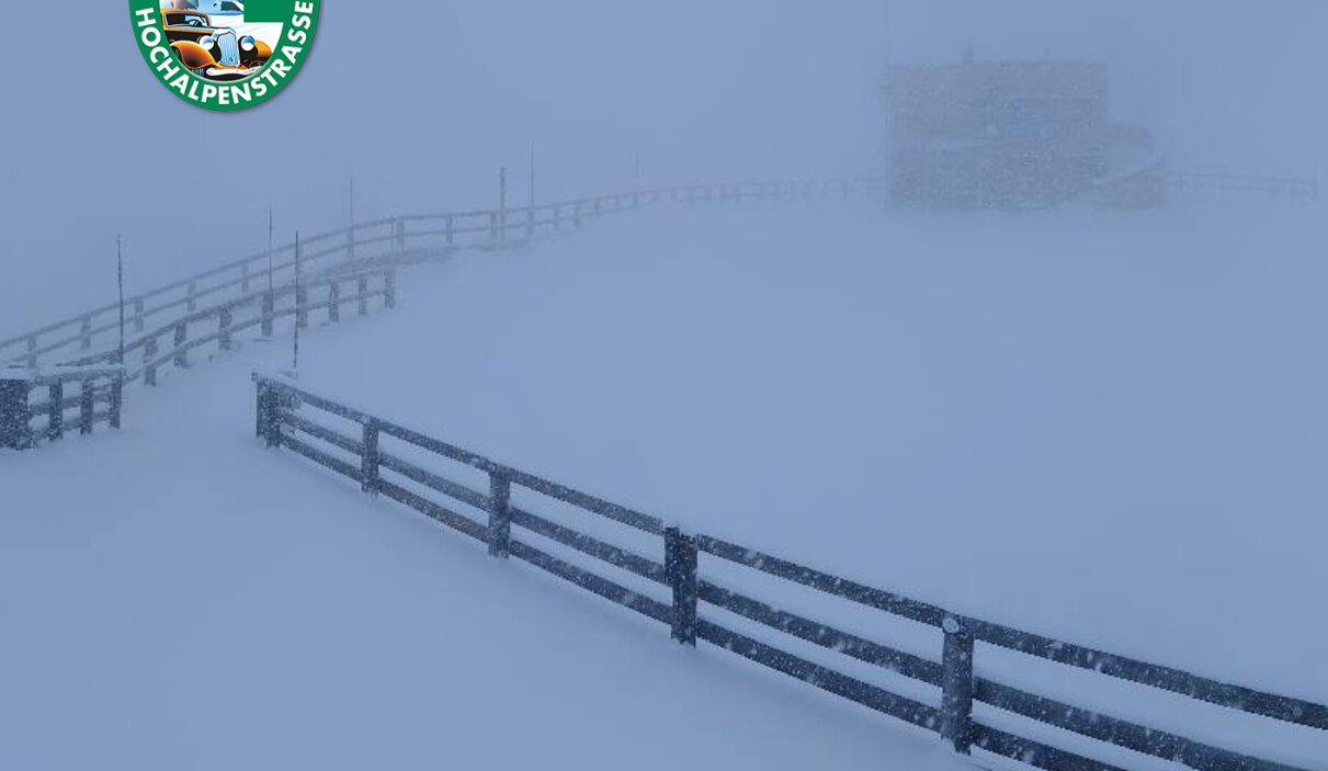 Grossglockner út kedd délelőtt, ezt a szakaszát időközben lezárták, a hágó út hólánccal járható - Fotó: panomax