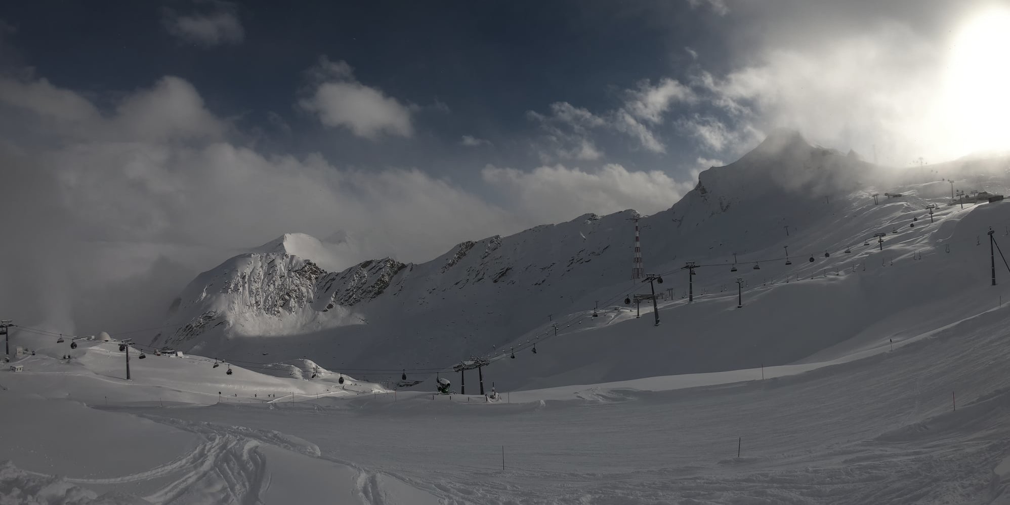 Kaprun vasárnap délután - két erős havazás közt rövid időre kibújt a Nap - Fotó: Stánicz Balázs (Stani)