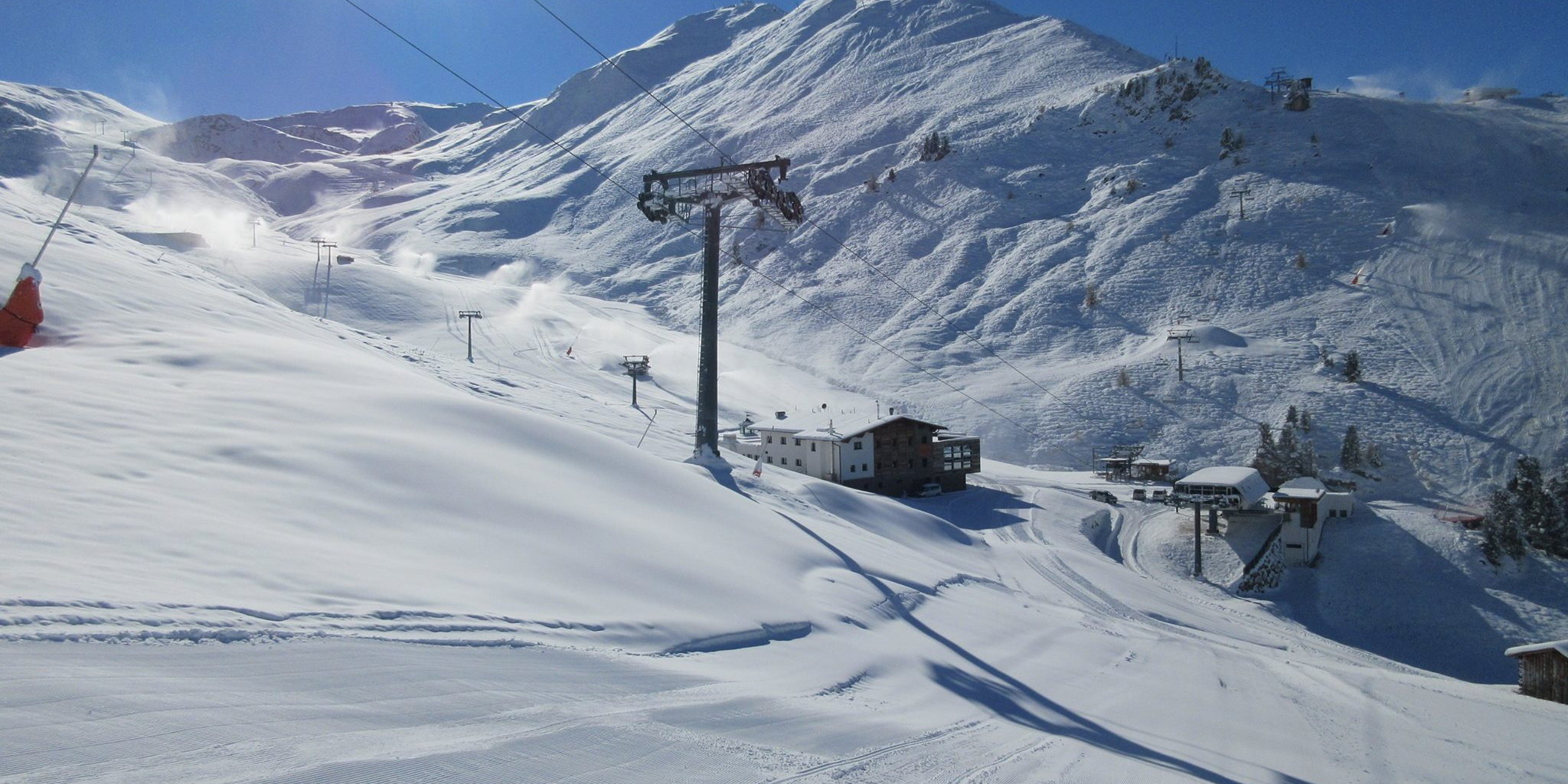Ischgl, Tirol egy archív képen. Idén még zárva, tervezett nyitás február közepe