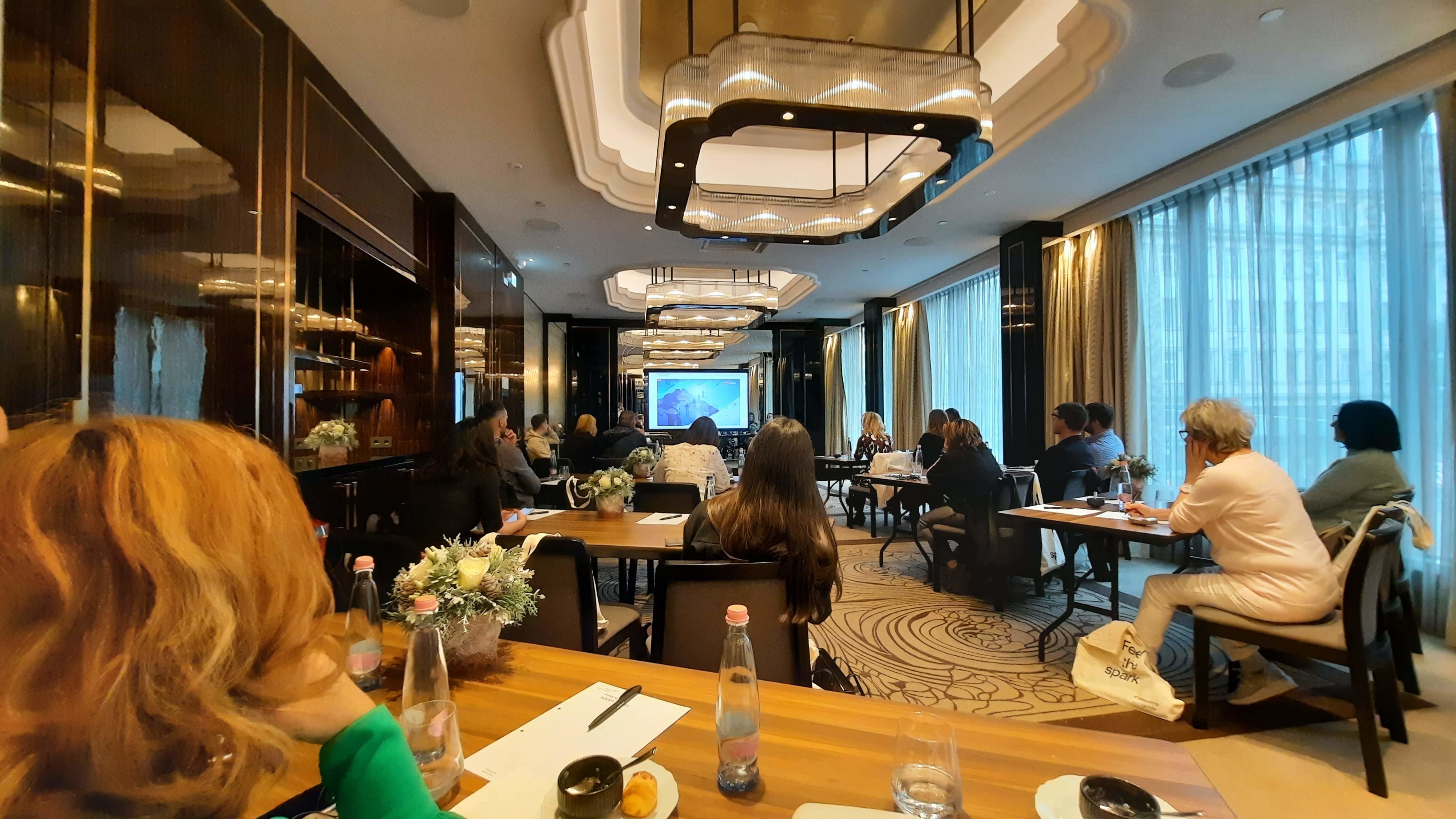 17 városban egyszerre tartott sajtótájékoztatót az Österreich Werbung. A képen a budapesti helyszín: a vadonatúj Matild Palace Hotel | Fotó: sielok.hu