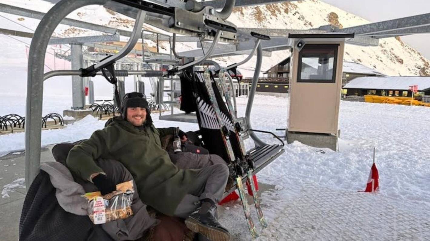 Az ülés megágyazva, kaja és ital betárazva ...