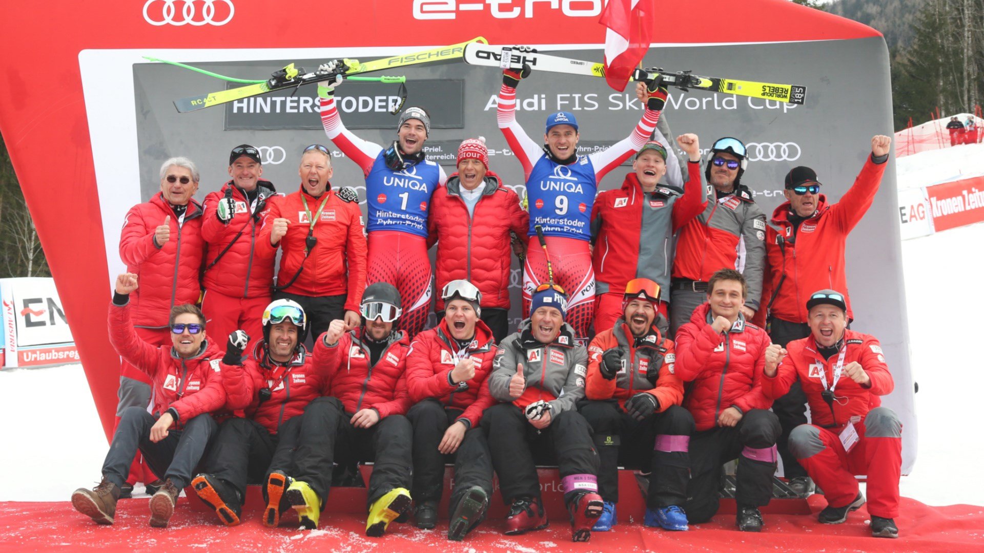 Az osztrák csapat Vincent Kriechmayr győzelmét ünnepli, Hinterstoder, 2020.02.29.