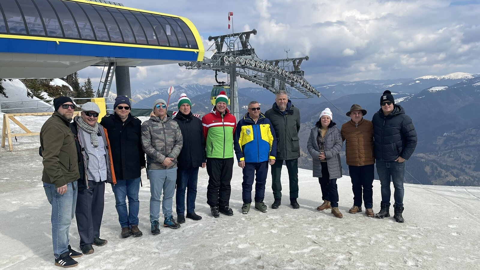 Középen  dr. Fürstner József, a Magyar Sí Szövetség elnöke | Fotó: MOB-Média