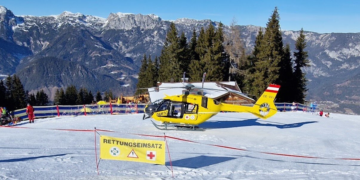 Mentőhelikopter a sípályán | Fotó: sielok.hu
