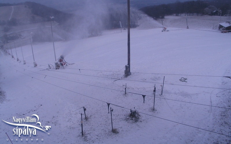 Szerdán még mentek a hóágyúk a visegrádi sípályán