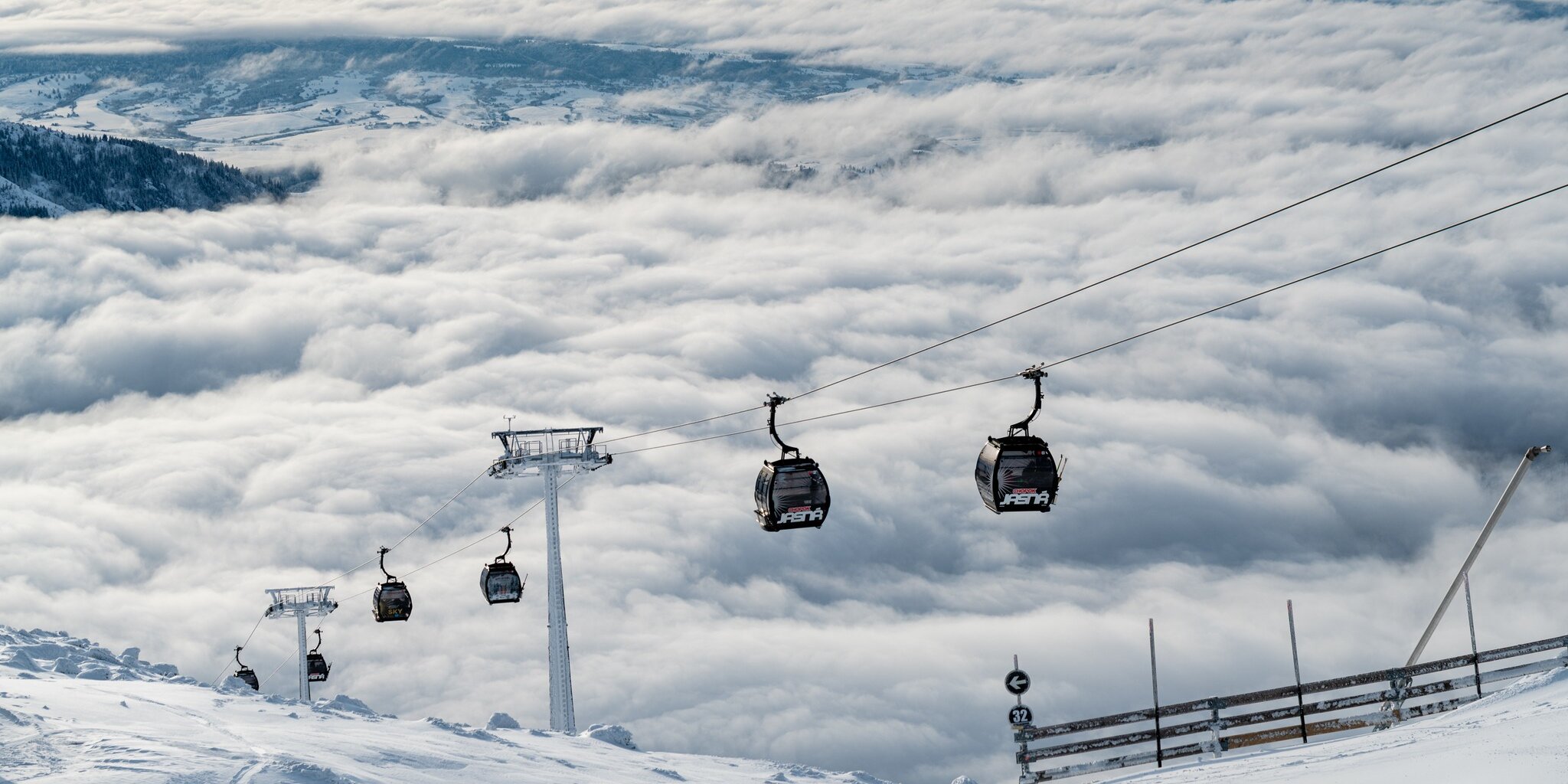 Jasná. Az áram biztosított, új lifttel és szeptemberben még kedvezményes bérletekkel készülnek a szezonra