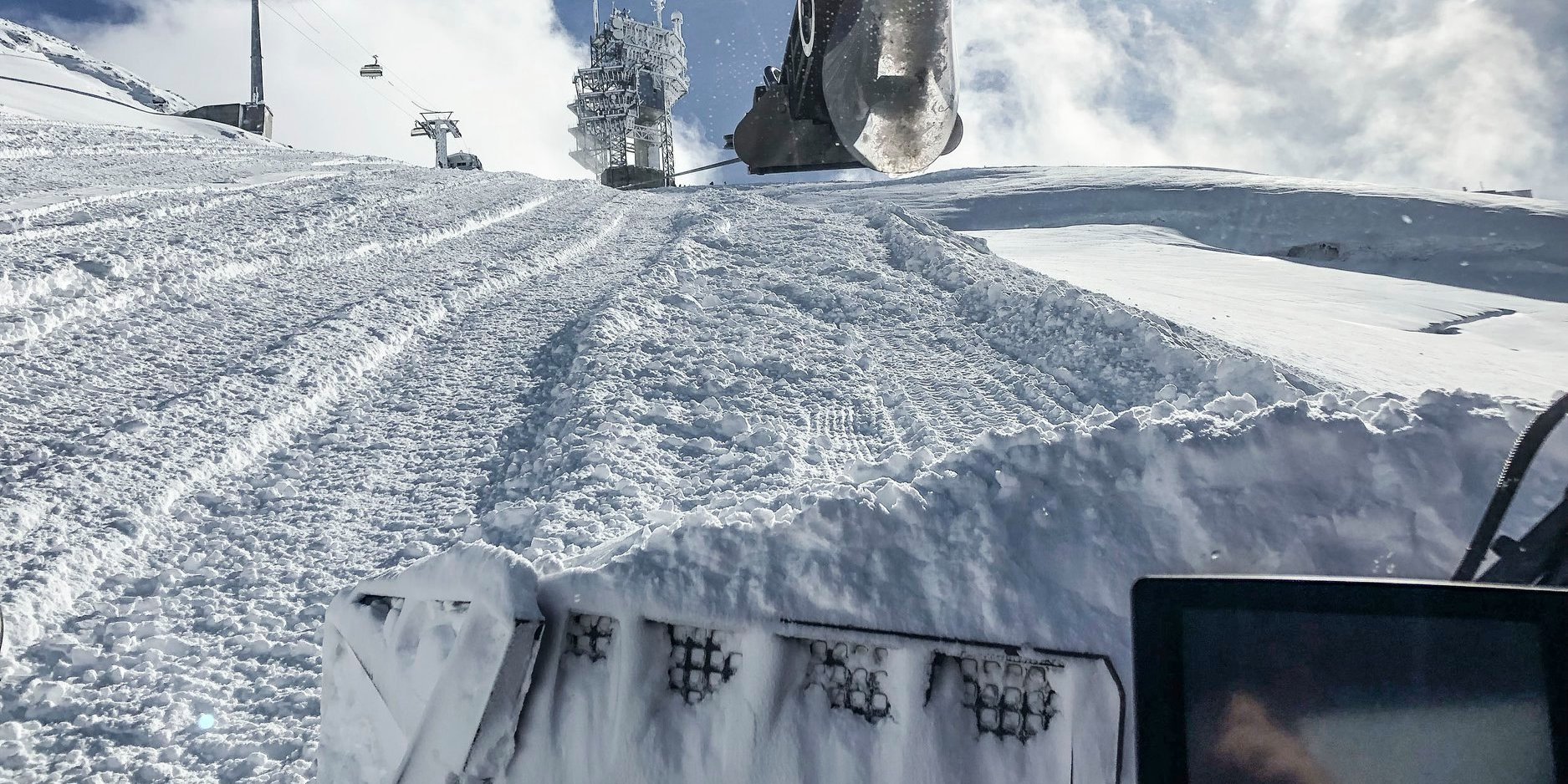 Készítik a pályát a gleccseren