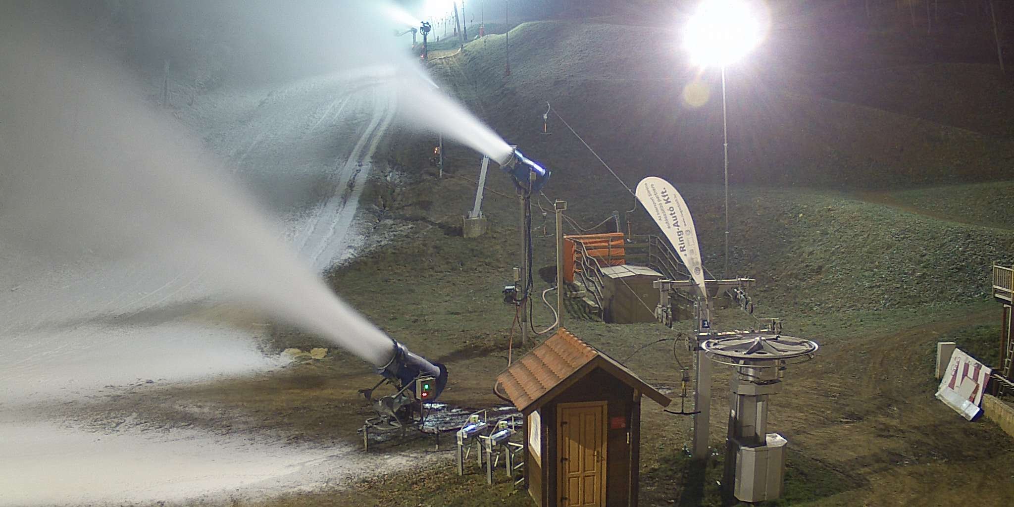 Eplényben már lövöldöznek! Webkamerakép szombat este