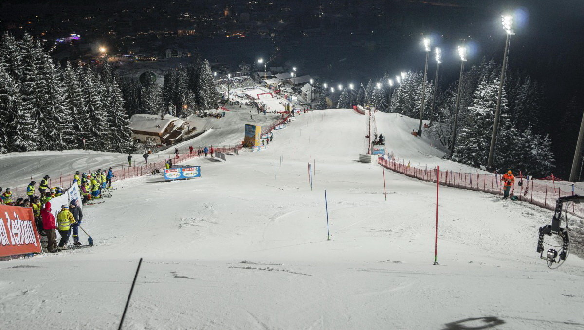 A helyszín: a Hermann Maier pálya kivilágítva
