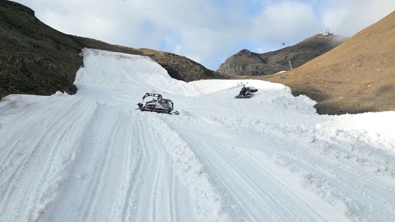 Készül a pálya / Részlet a lenti videóból