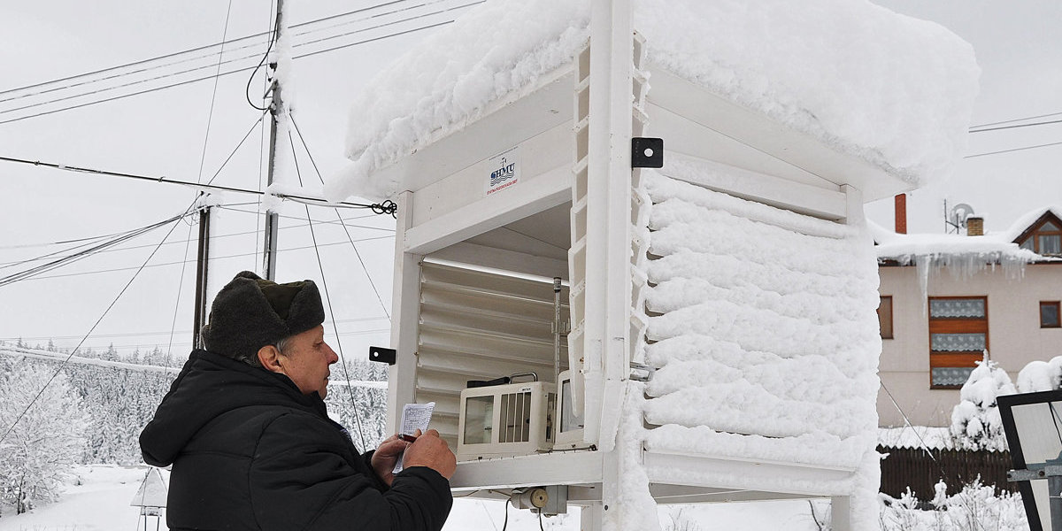 Erdőtka (Oravská Lesná) mérőállomása a hideg napokon. Itt síterep is van a közelben (Kép: nasaorava.sme.sk)