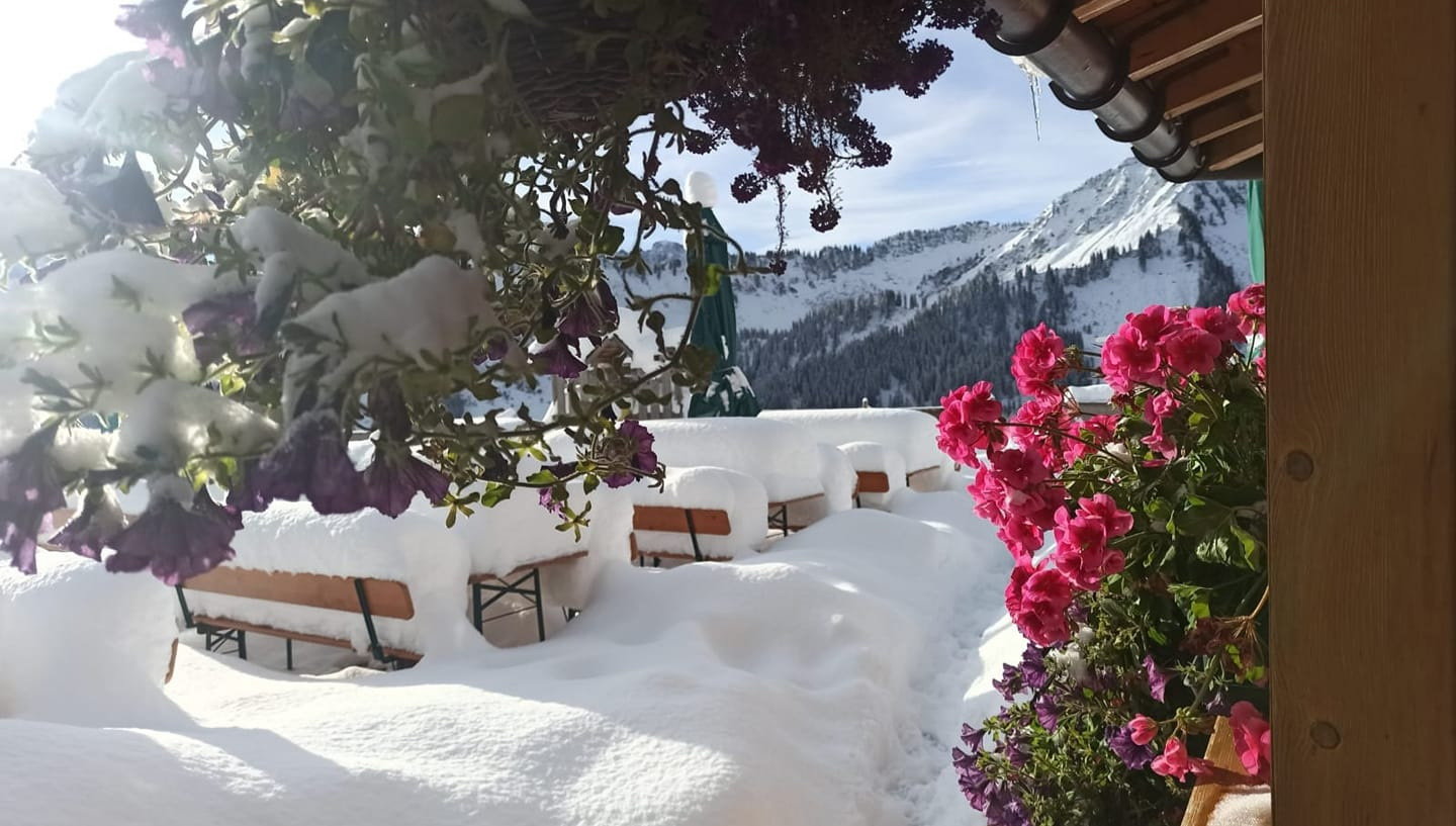 50 cm vastag hó, Ifenhütte, Vorarlberg, Ausztria, 1586 méter. Nagyon ritka ennyi hó itt szeptemberben!