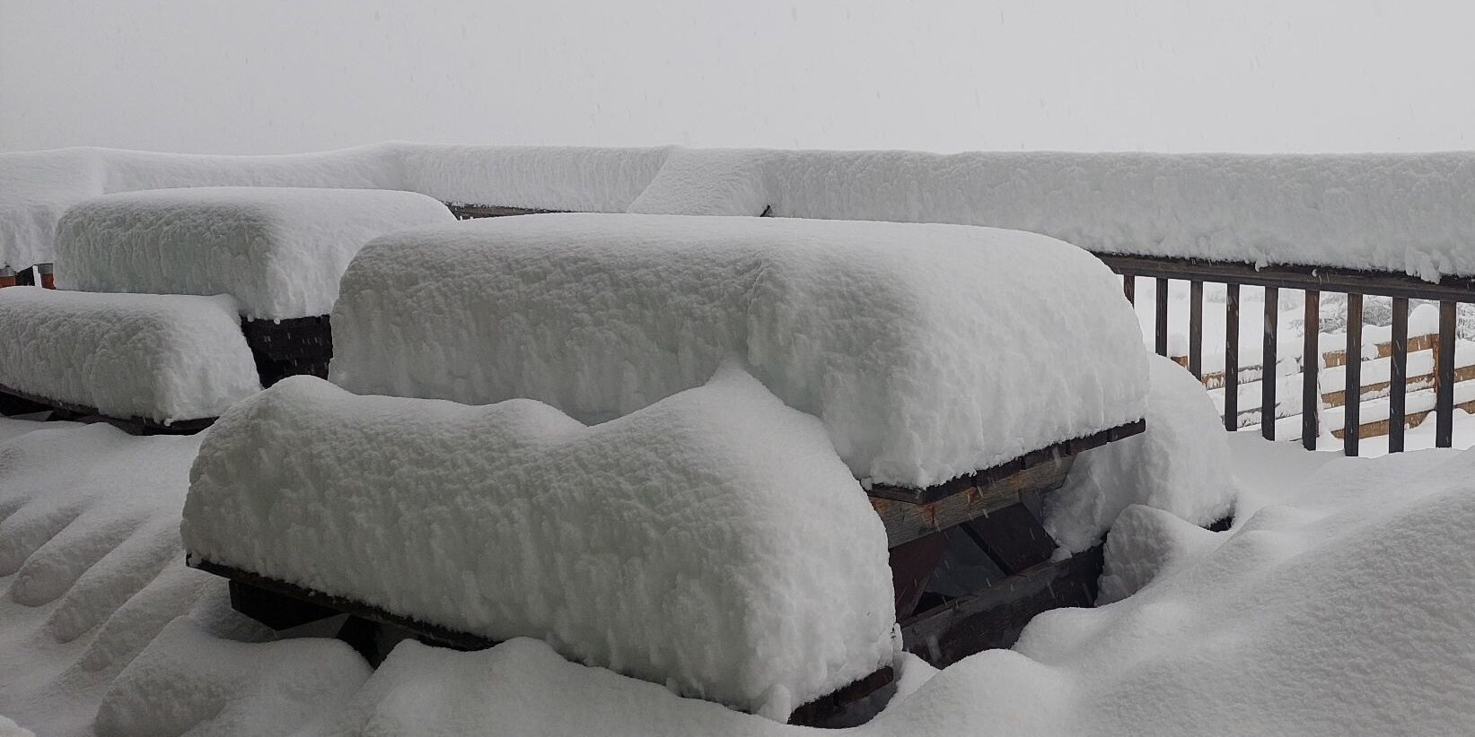 Refuge de la cantonniere - 1850 m, Mercantour, Franciaország, 50 cm friss hó