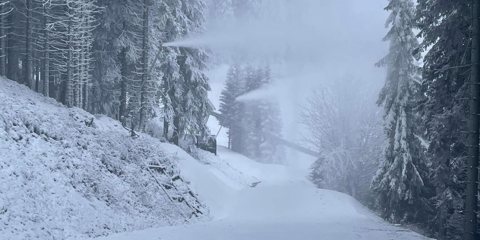 Jasnán beindultak a hóágyúk (Kép: Chata Koliesko)