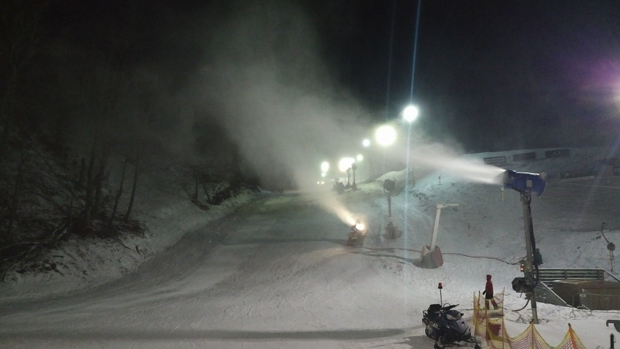 Tegnap esti hóágyúzás Eplényben