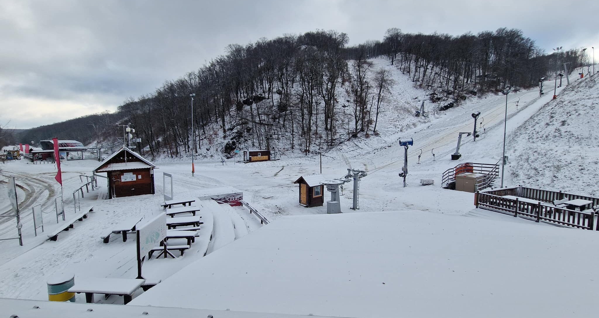 Eplény ma reggel (Kép: Síaréna Vibe Park)
