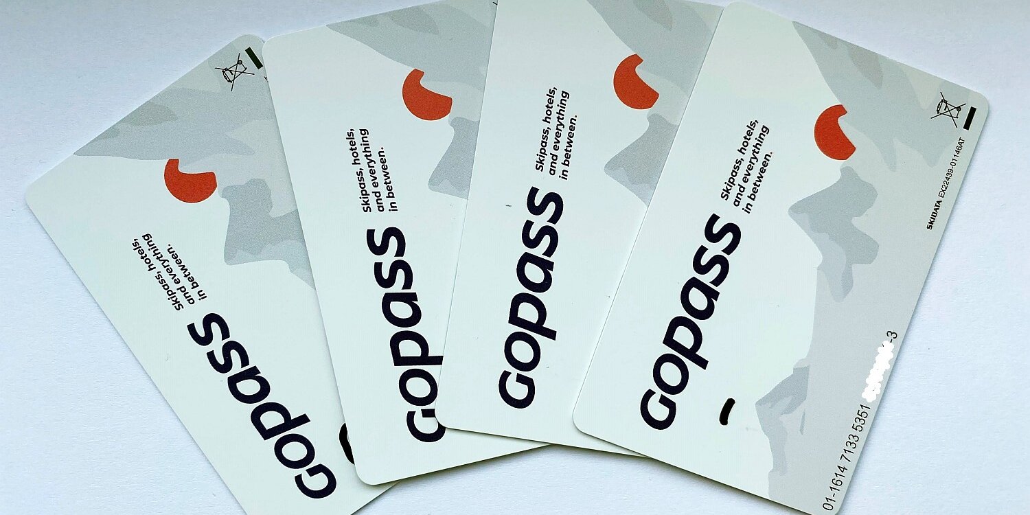 A plasztik kártyákat a síelés végén el kell tenni, azok nem visszaválthatóak. A legközelebbi síelésed alkalmával ugyanezeket a kártyákat használhatod, rá lehet tölteni a síbérletet. | Kép: síelők.hu