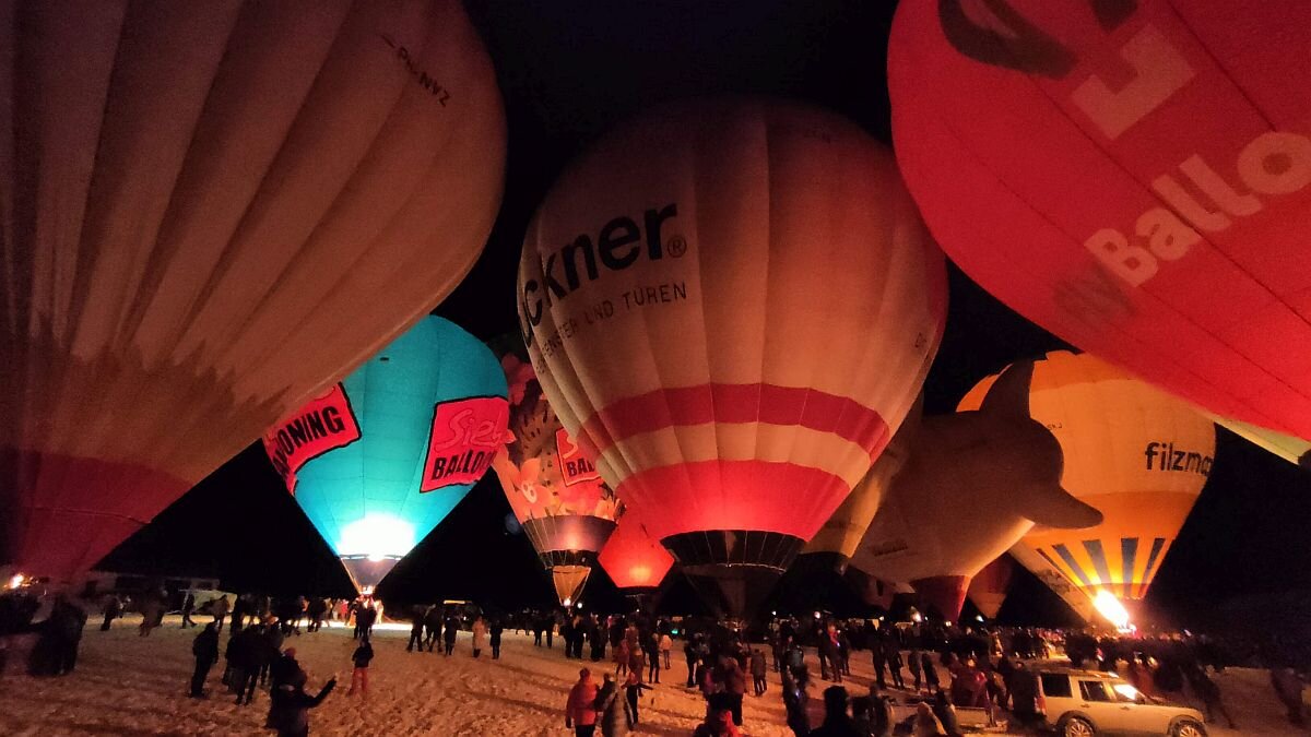 Egészen különleges élmény az óriási hőlégballonok közelsége | Fotó: sielok.hu