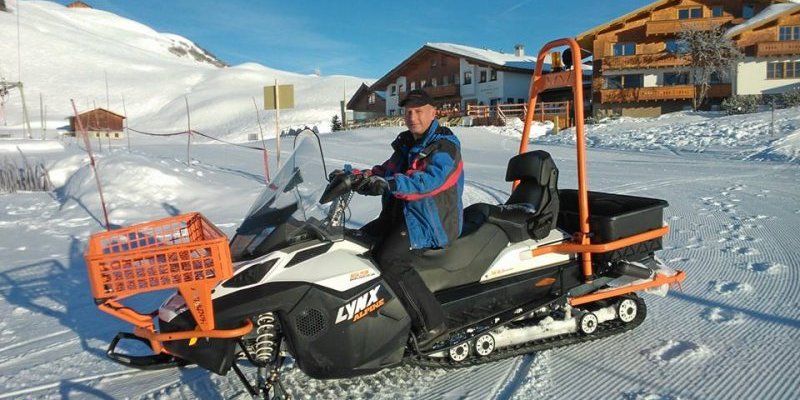 Villányi László munka közben