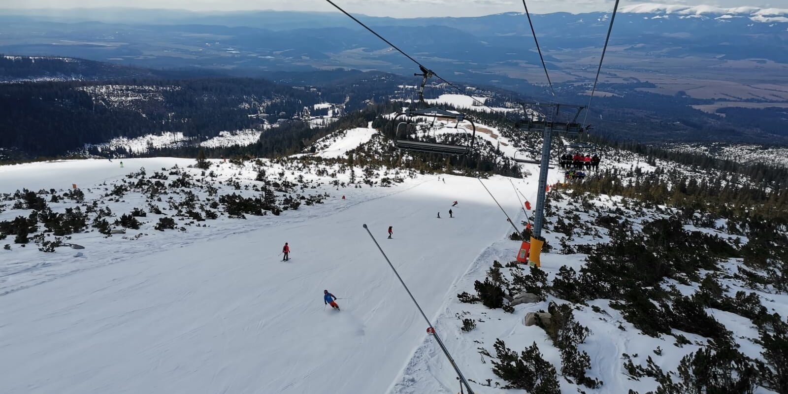 Csorbató, Szlovákia tegnap. A hétvégi vihar miatti zárlat után újraindultak a liftek