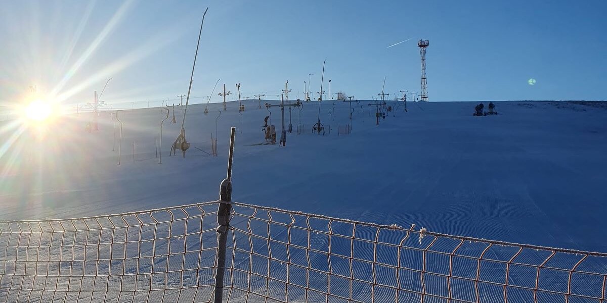 Hóágyúzott havon lehet síelni | Kép: Kokava Línia