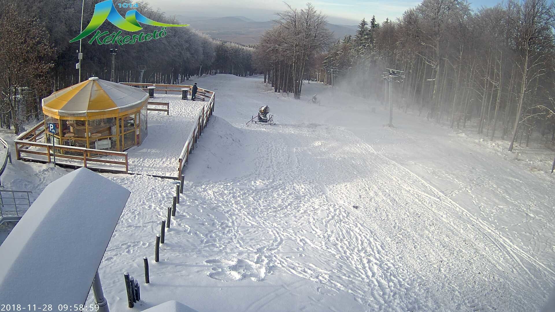 Egy évvel ezelőtt, Kékestető november 28-án. 8 cm hó hullott és már hóágyúztak.