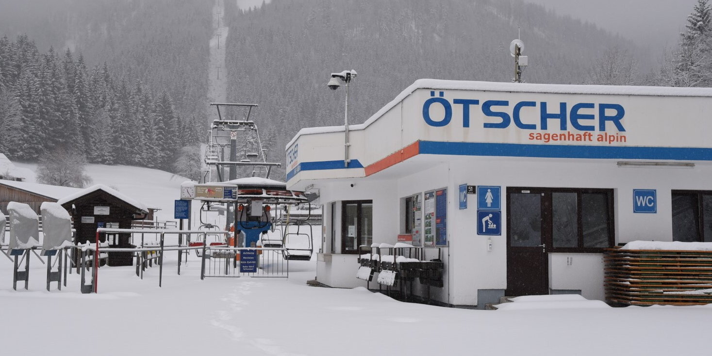 A hó megérkezett, de csendes a síterep.