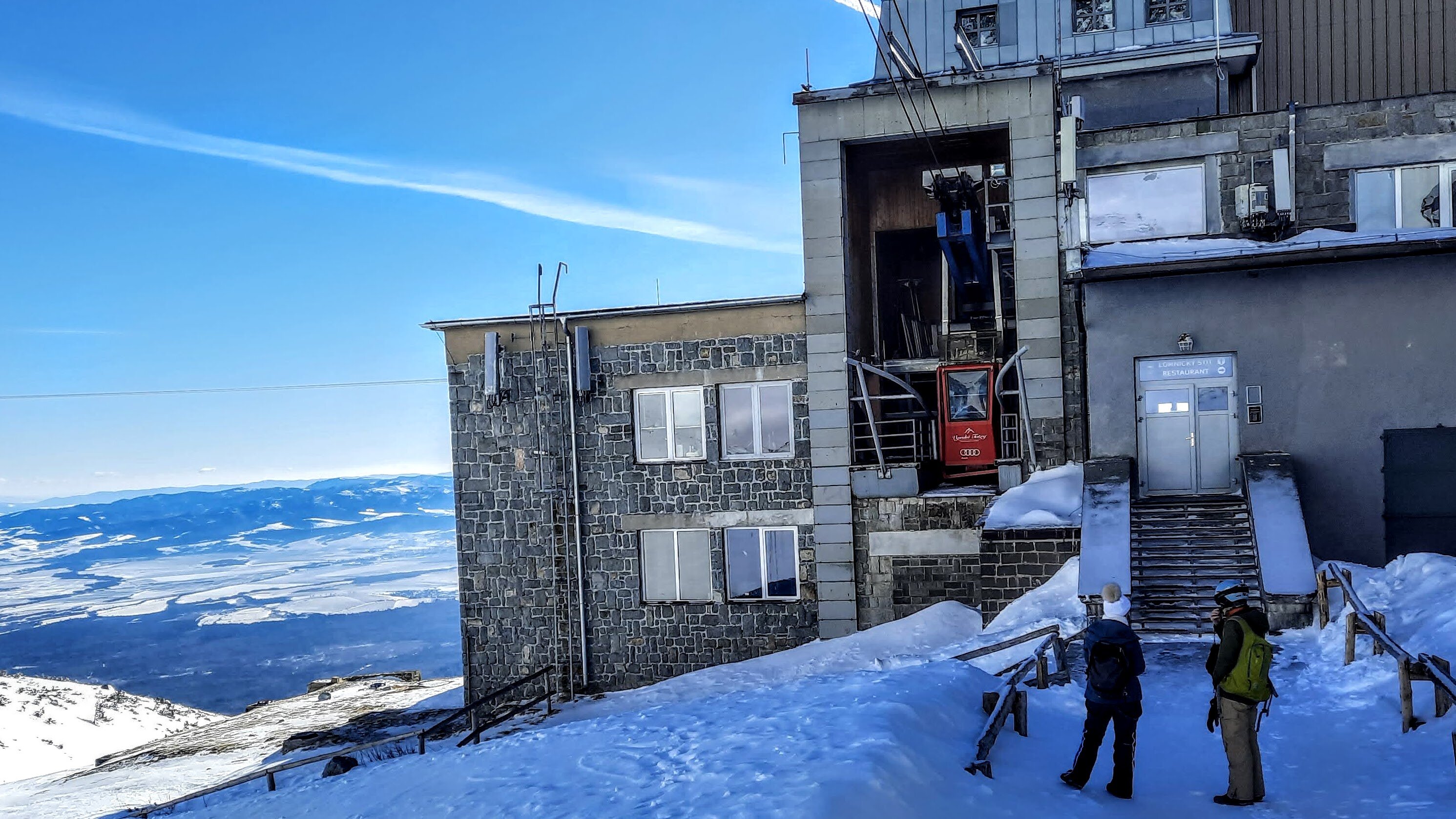 Az útvonalon csupán egy kabin üzemel, ami max. 15 fő szállítására alkalmas. | Kép: síelők.hu