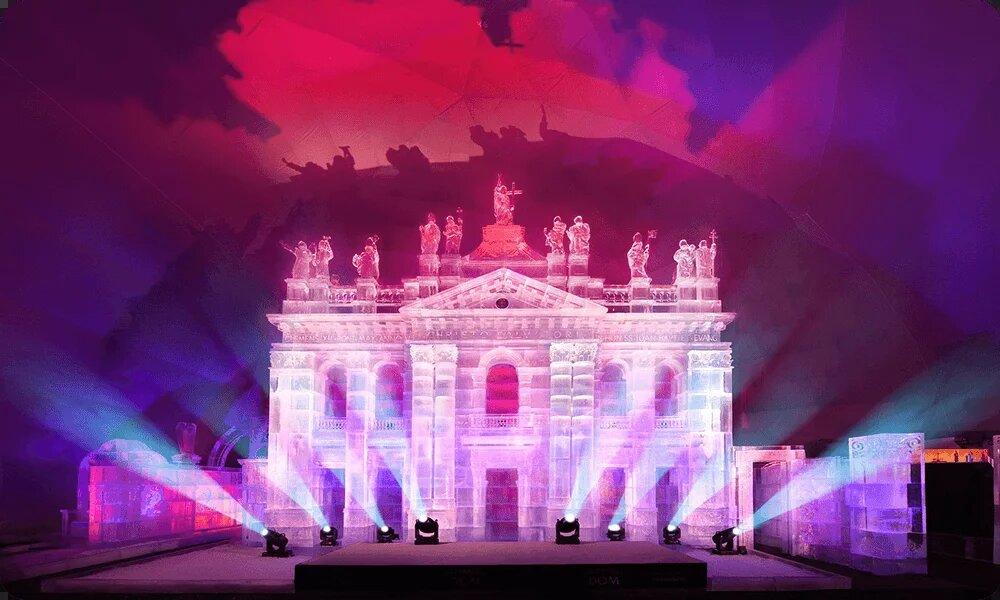 Egy római katedrálist mintáz az idei jégtemplom | Fotó: TMR / Marek Hajkovsky