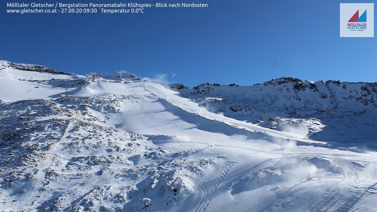 Ritka mostanában a napos idő, de a hóágyúk mennek....