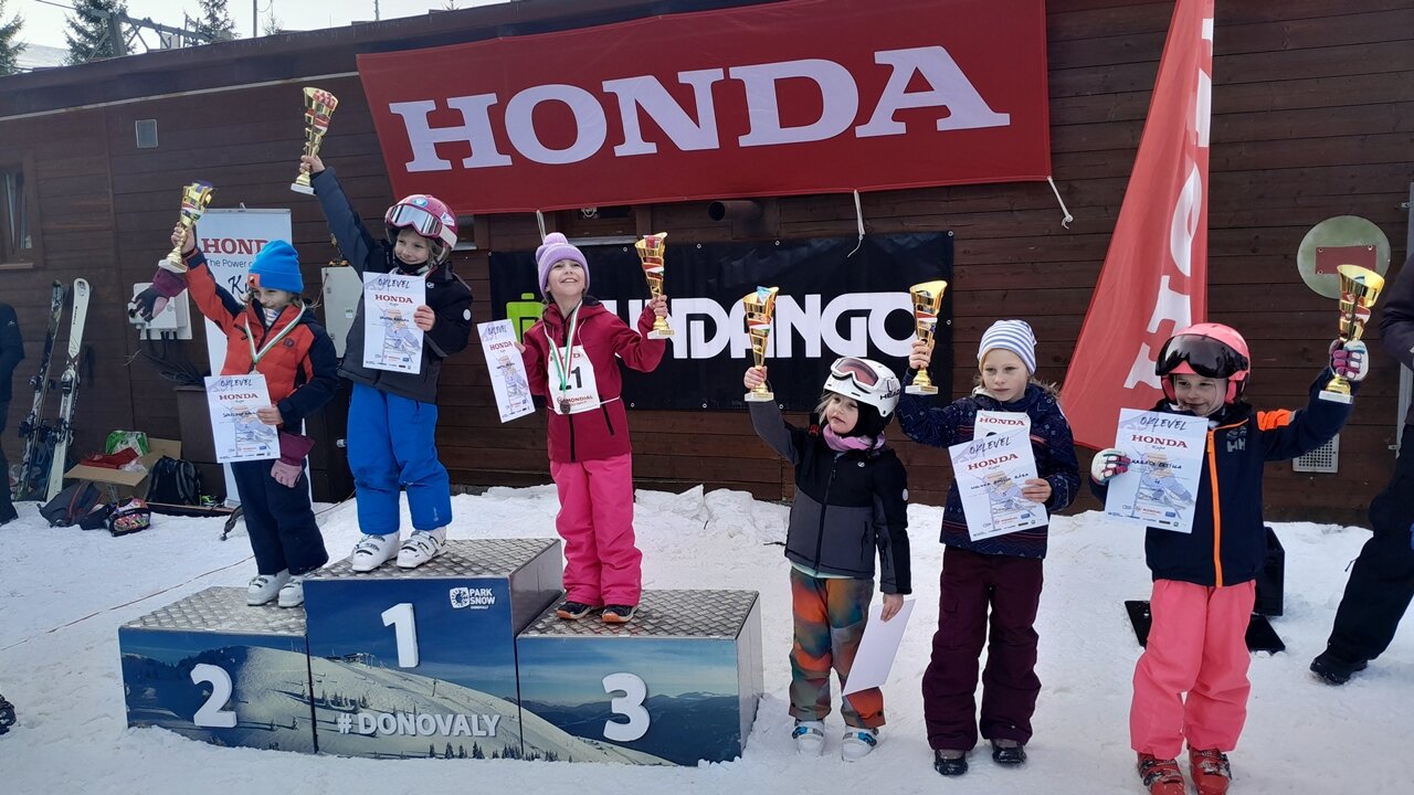 A Honda 2010 óta támogatja a gyerekversenyt. Idén minden induló egy kupát kapott.