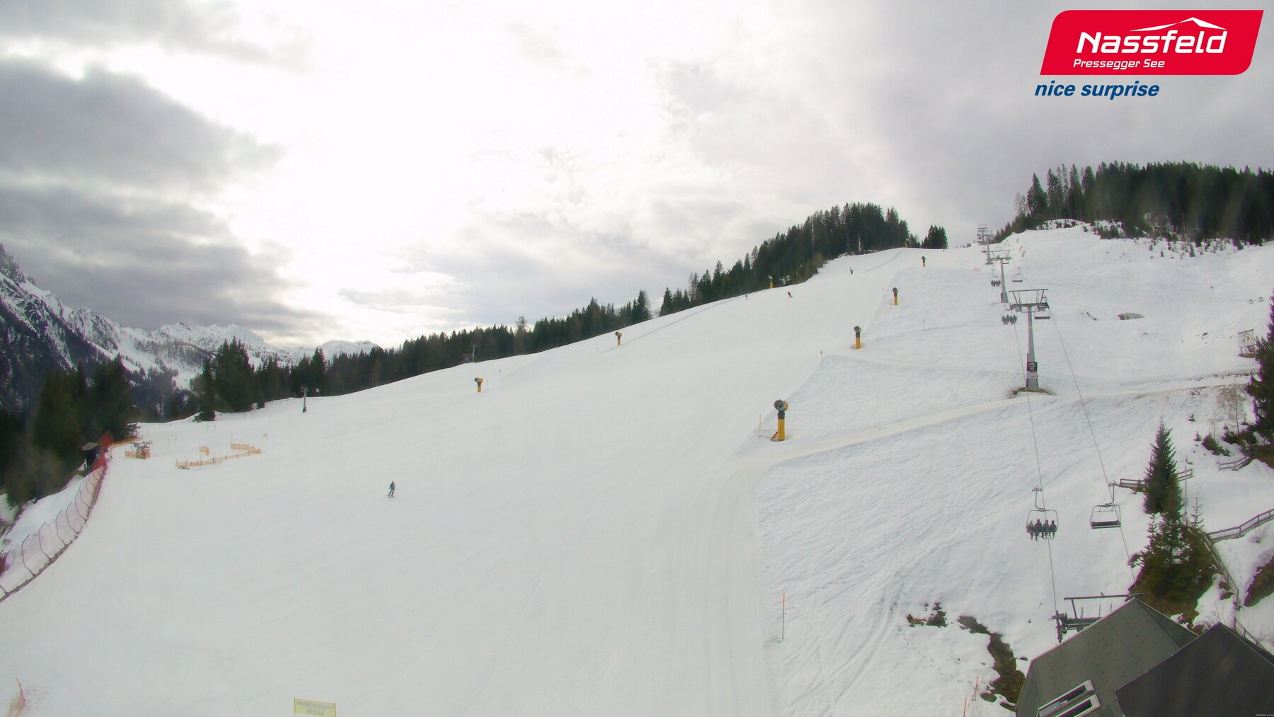 Nassfeld webkamera, Sonnleitn, 1380 m. "Tömeg" a pályán nyitás után a héten.