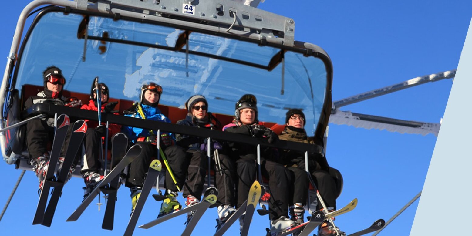 Ilyen 6-üléses lift váltja fel a csákányosokat.
