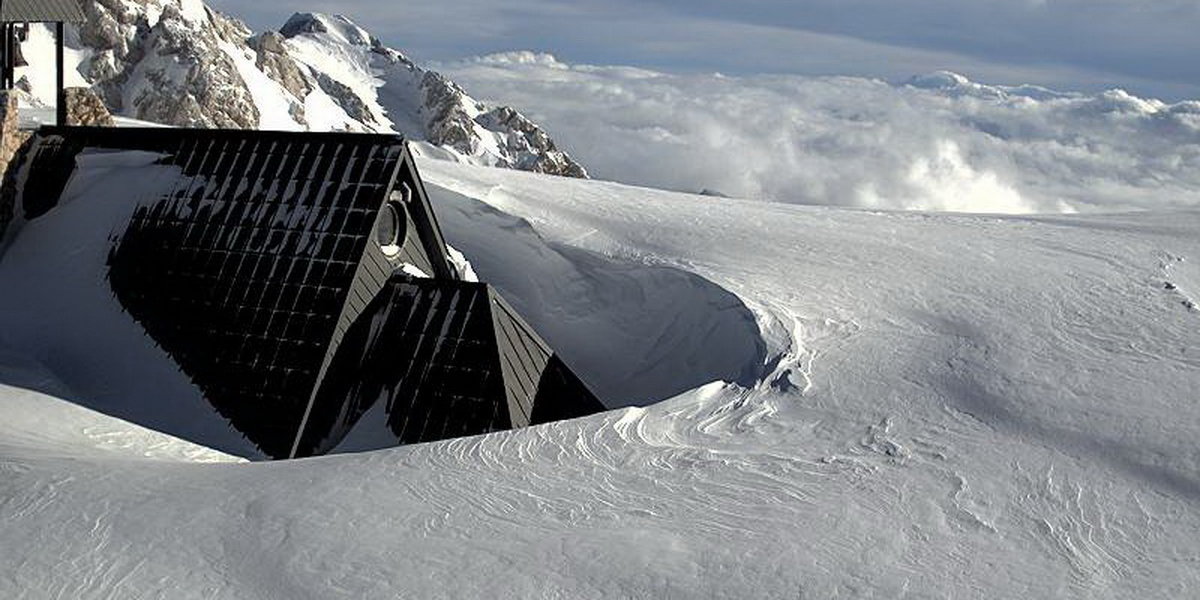 Kredarica webkamera tegnap reggel: 385 cm