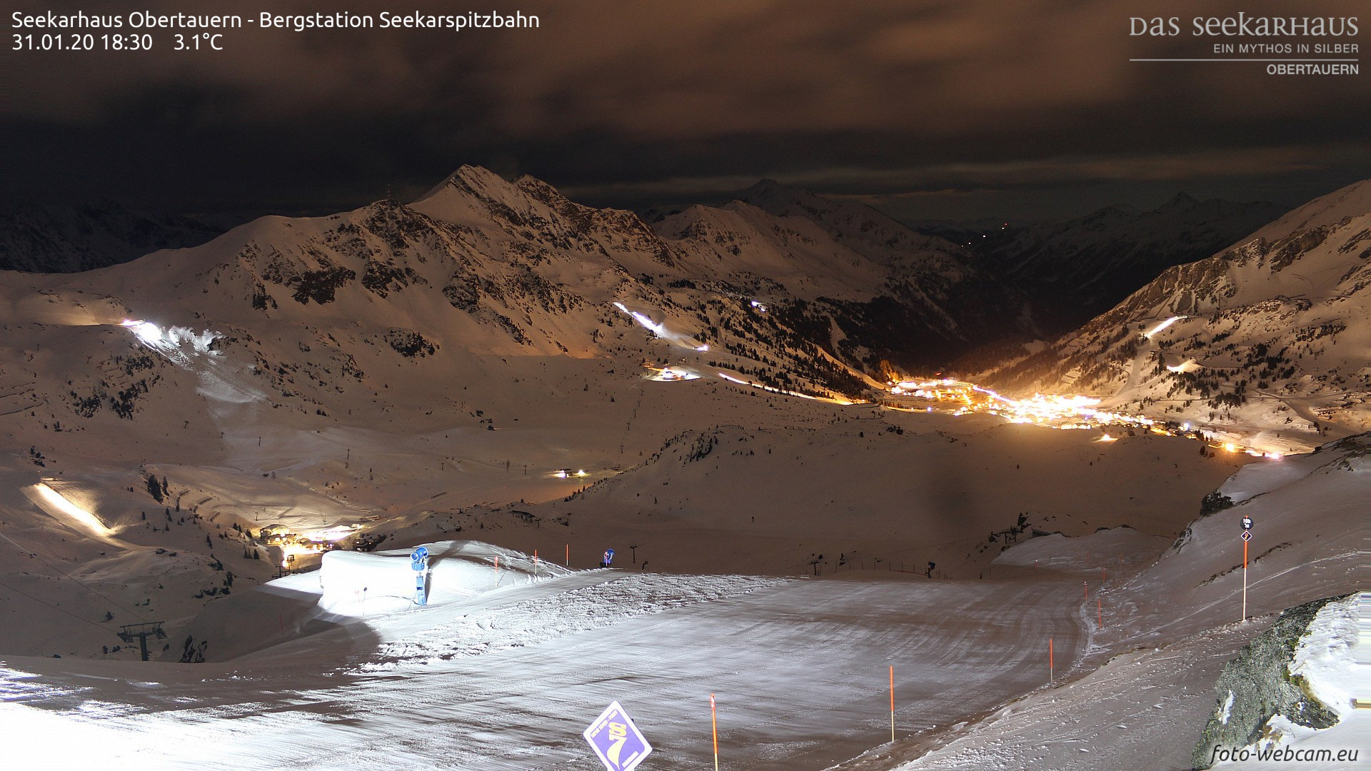 Webkamera: ratrakok fényei munka közben Obertauernben