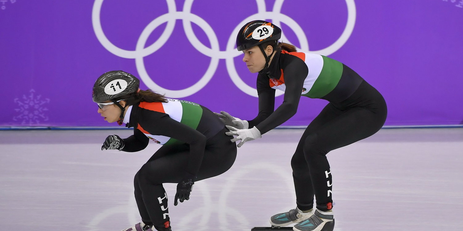 Jászapáti Petra (b) és Keszler Andrea a rövidpályás gyorskorcsolyaverseny női 3000 méteres váltó táv B döntőjében a phjongcshangi téli olimpián. MTI Fotó: Czeglédi Zsolt