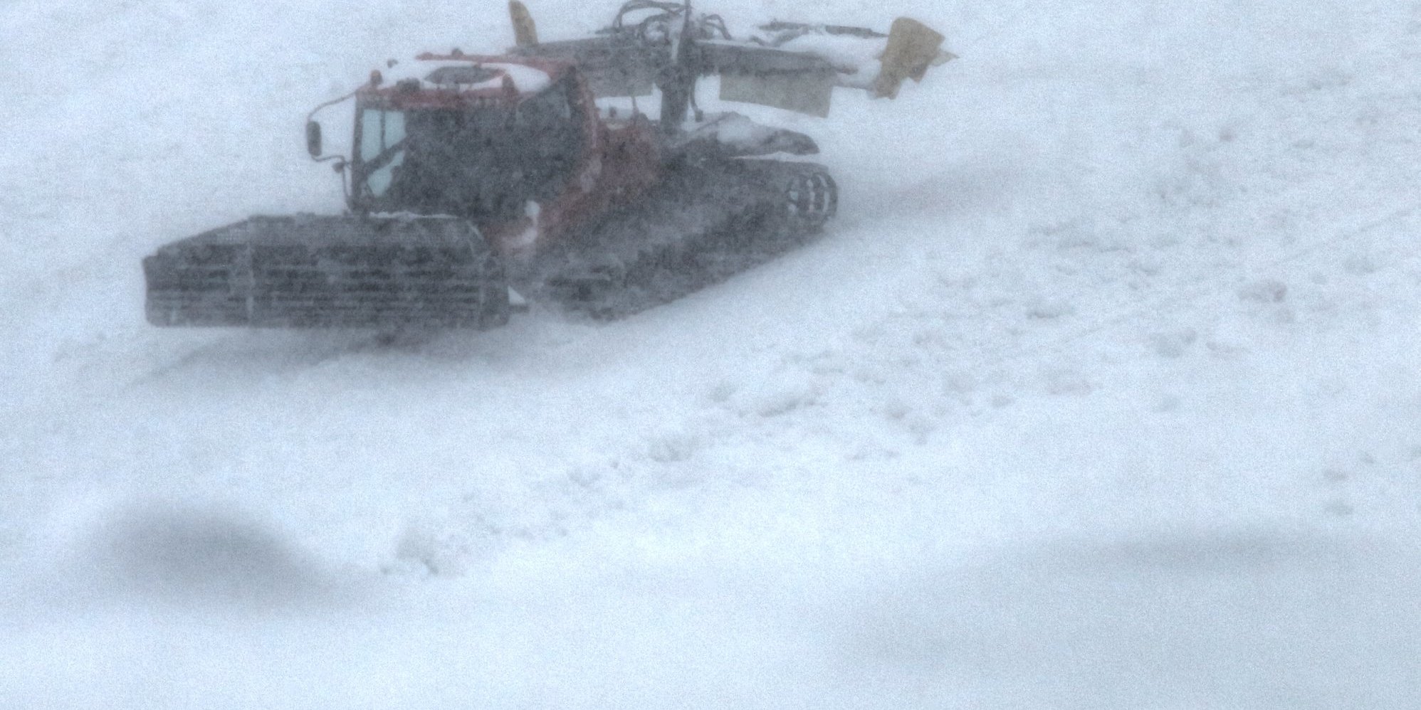 Sűrű havazás közepette készítik a pályákat Kaprunban - Fotó: Stánicz Balázs (Stani)