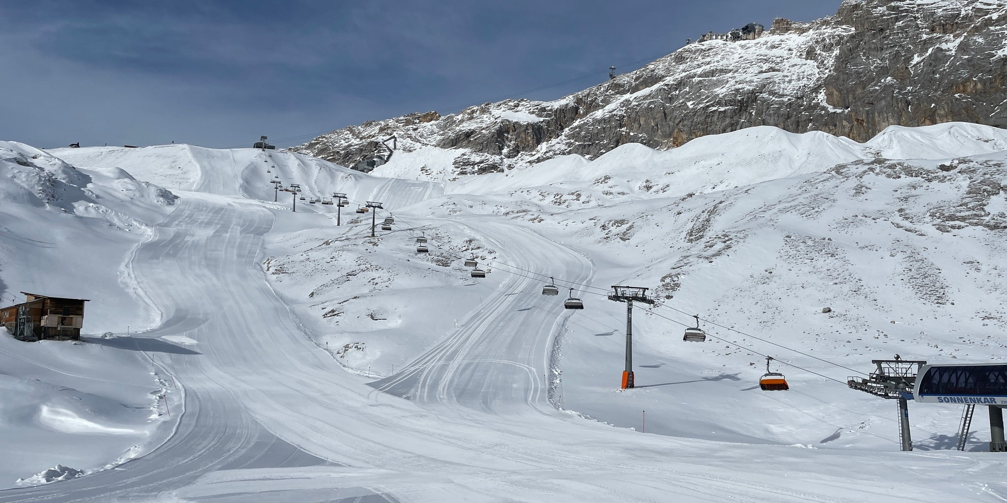 Zugspitze: a sílift és a pályák nyitás előtt