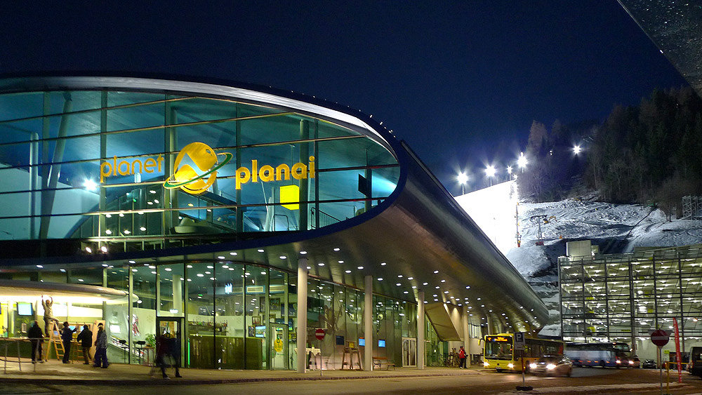 A Planet Planai völgyállomás esti fényben | Fotó: Szántó György