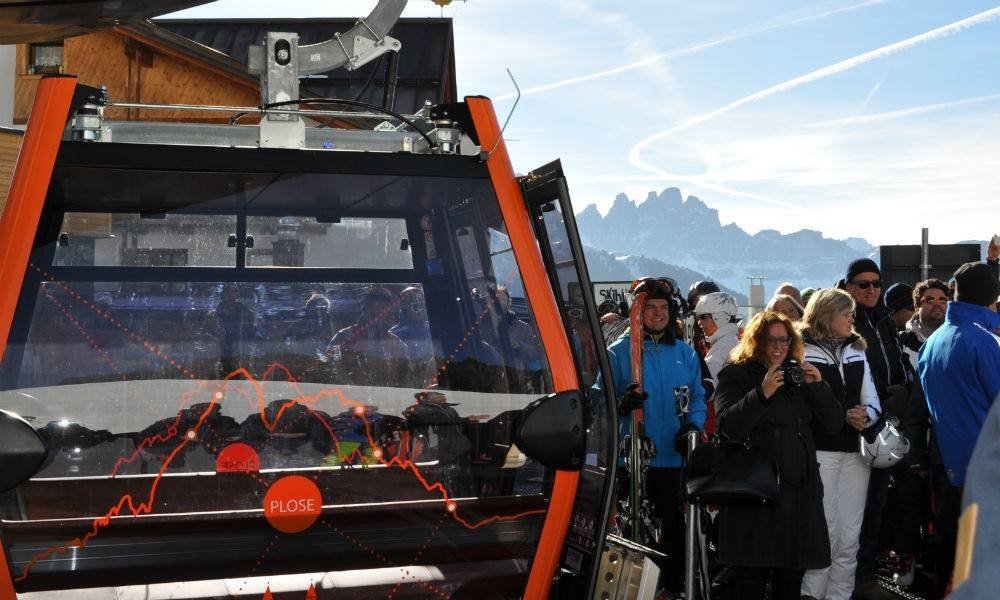 Kép az átadási ünnepségről