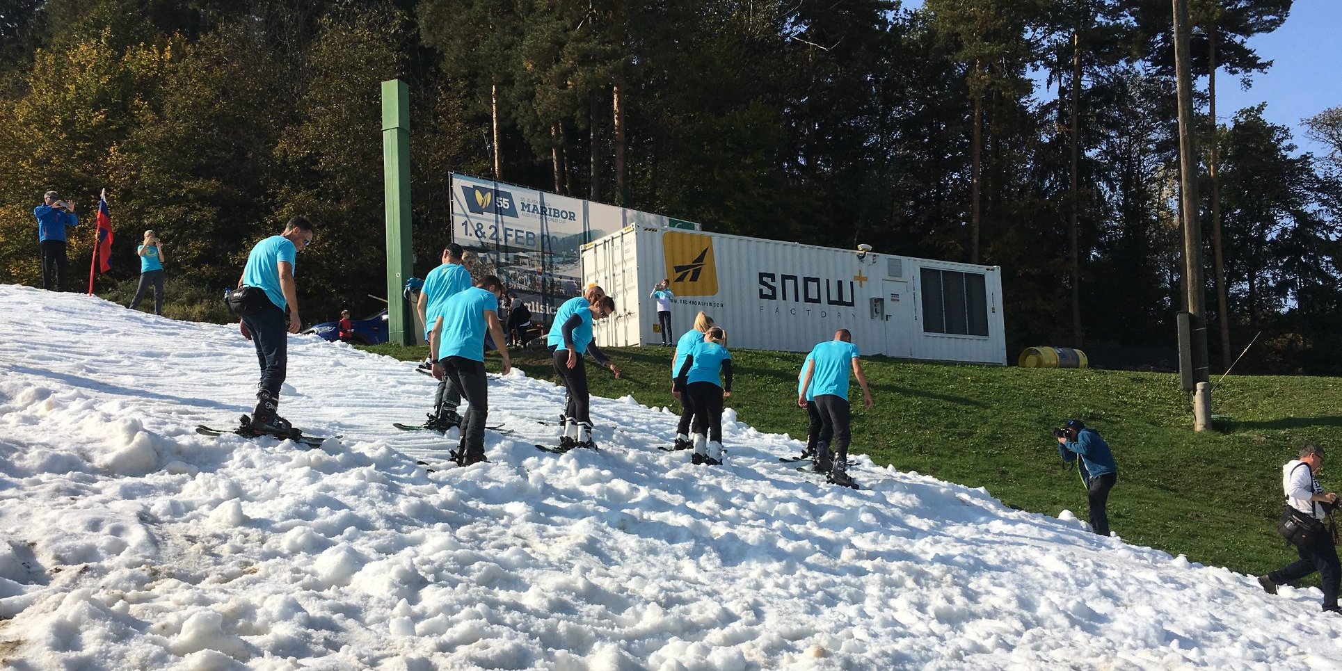A régi szép idők, amikor léccel kell "ratrakolni" :)