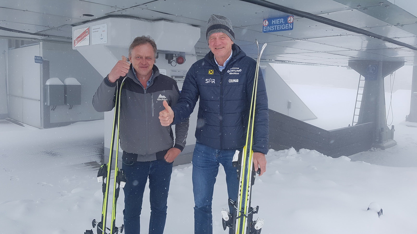 A helyi polgármester, Fritz Fahrnberger és a síterep vezetője, Heinz Huber mindenkit vár a hétvégére