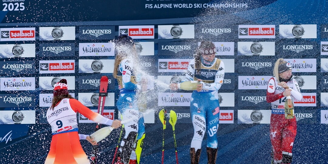 "Pezsgőzés" a dobogón  / Fotó: saalbach2025.com